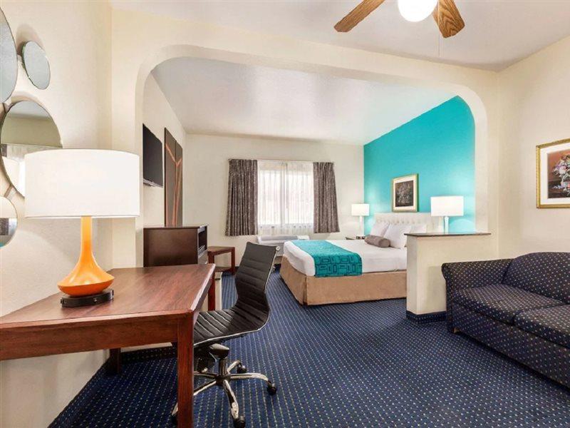 Howard Johnson By Wyndham San Antonio Hotel & Suites Esterno foto