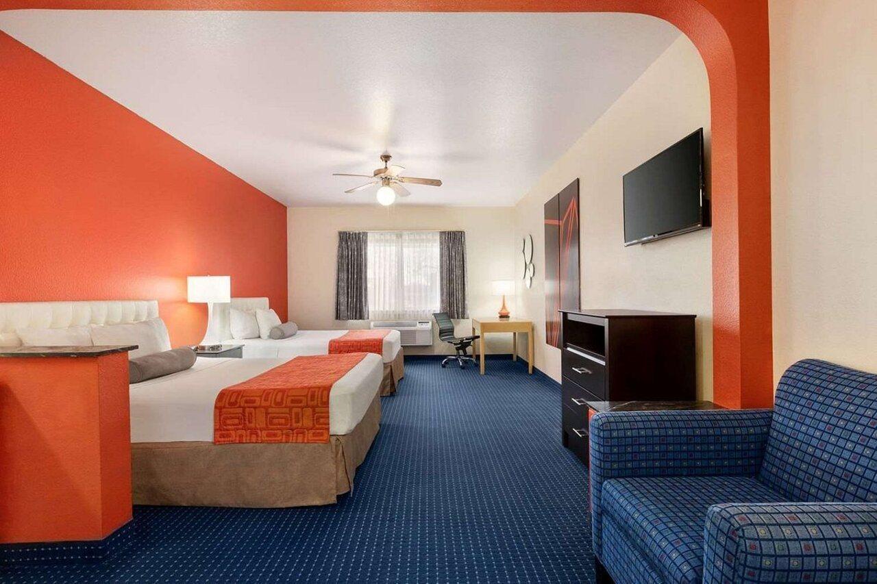 Howard Johnson By Wyndham San Antonio Hotel & Suites Esterno foto