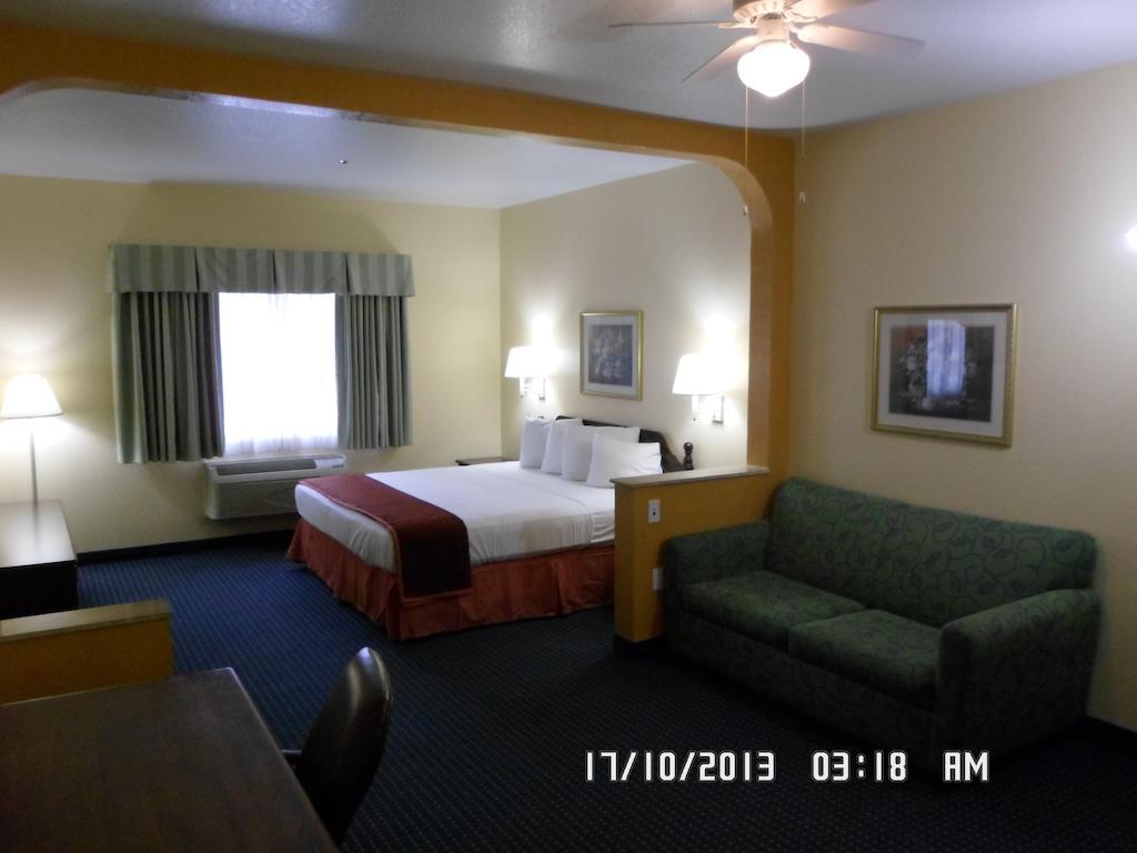 Howard Johnson By Wyndham San Antonio Hotel & Suites Esterno foto