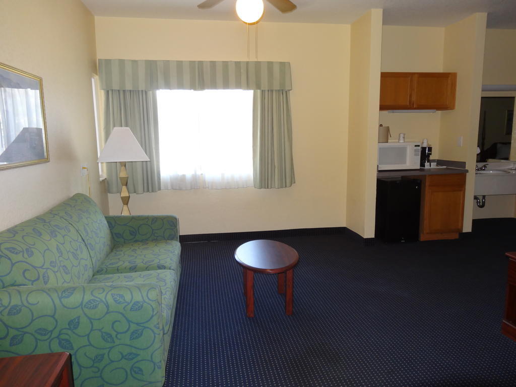 Howard Johnson By Wyndham San Antonio Hotel & Suites Esterno foto