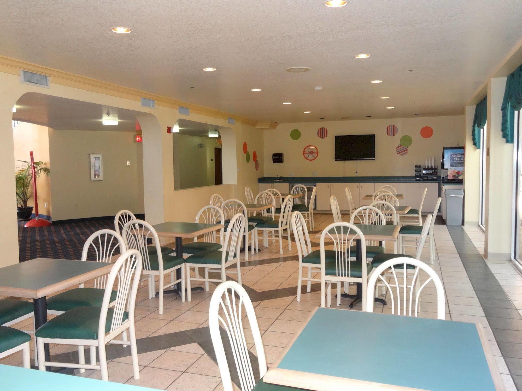 Howard Johnson By Wyndham San Antonio Hotel & Suites Esterno foto