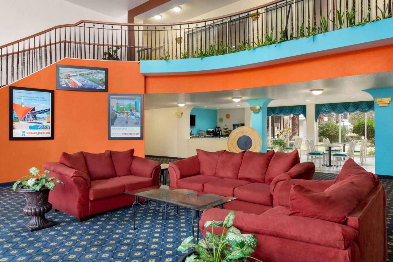 Howard Johnson By Wyndham San Antonio Hotel & Suites Esterno foto
