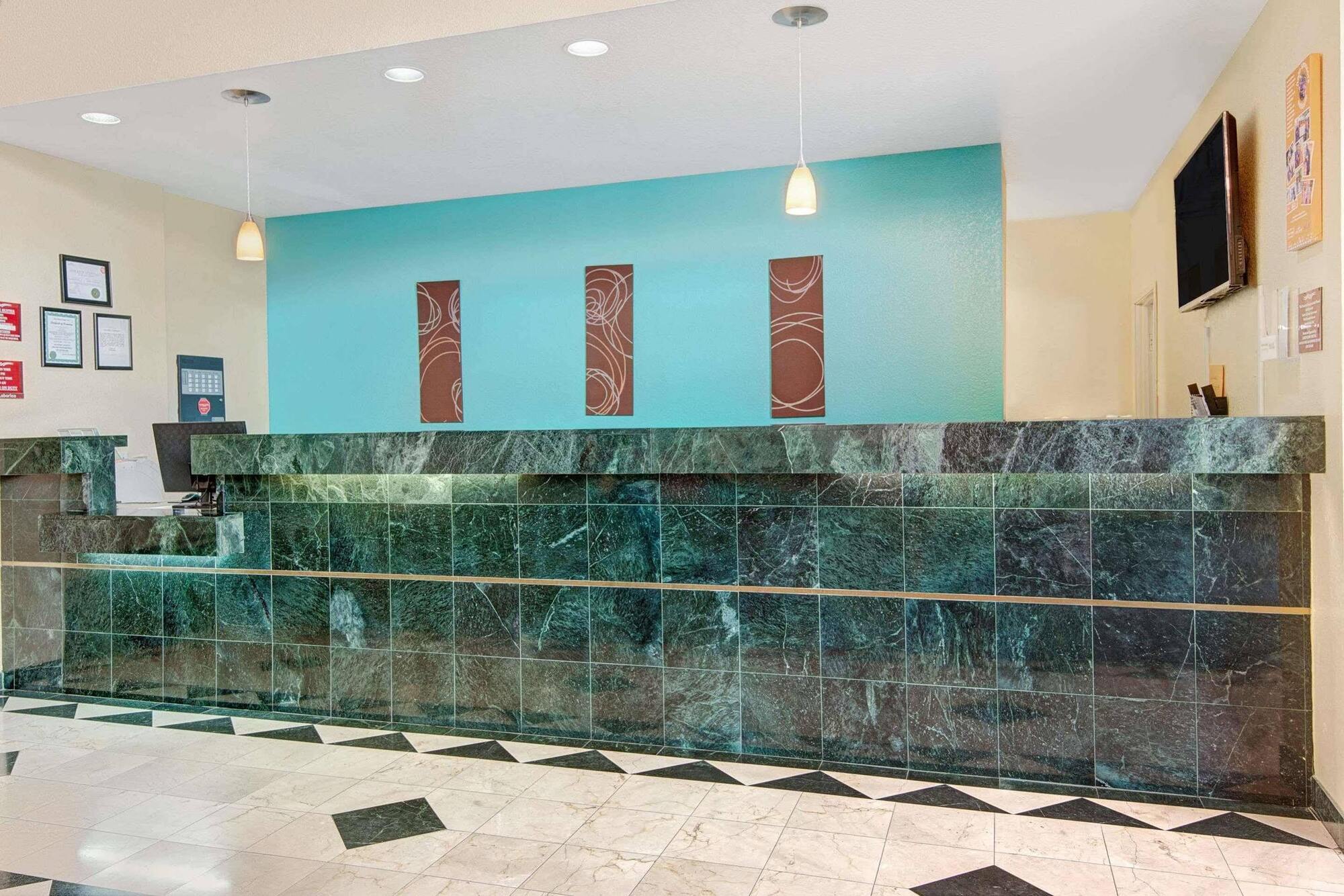 Howard Johnson By Wyndham San Antonio Hotel & Suites Esterno foto