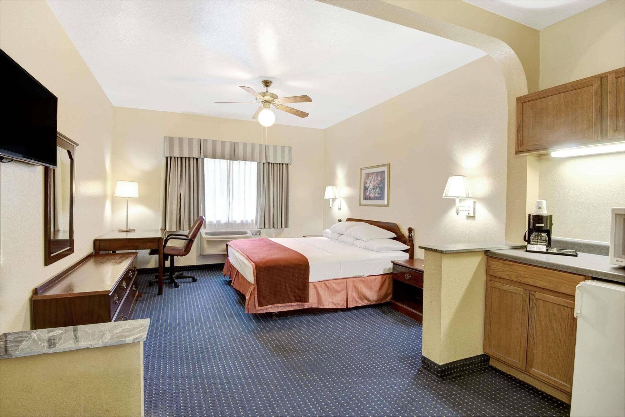 Howard Johnson By Wyndham San Antonio Hotel & Suites Esterno foto